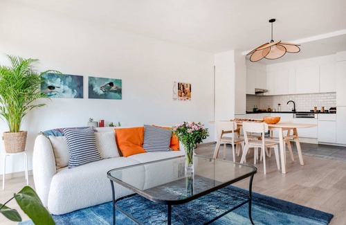 Upper Town Apartment | Elegant Brussels Royal Design Residence with Breakfast & Kitchen