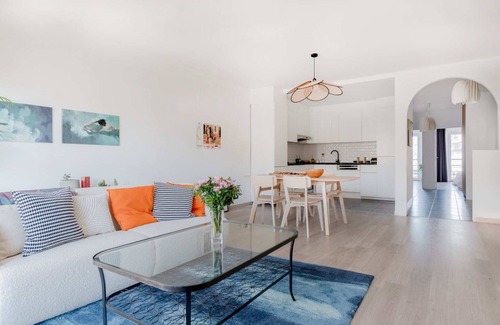 Upper Town Apartment | Elegant Brussels Royal Design Residence with Breakfast & Kitchen