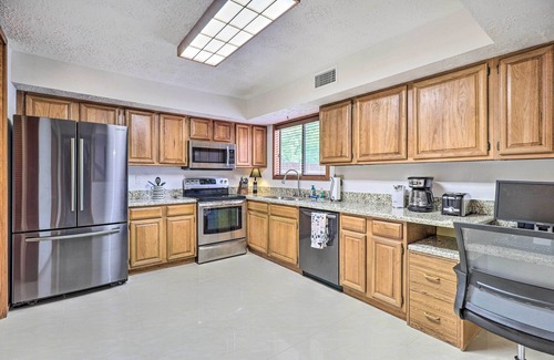 Briarcrest Estates House | Lovely Bryan Home with Deck & Yard, Near Texas A&M!