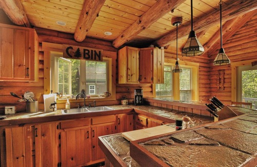 Bryant Pond Cabin | Cozy Bryant Pond Log Cabin for Your Ski Adventure