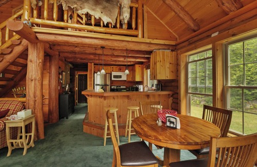 Bryant Pond Cabin | Cozy Bryant Pond Log Cabin for Your Ski Adventure