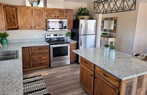 Panguitch Cottage | Enchanting Bryce Canyon Cottage: Rated 9.8 with Spa & Kitchen