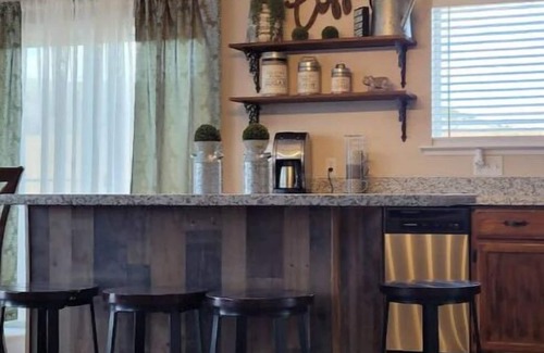 Panguitch Cottage | Enchanting Bryce Canyon Cottage: Rated 9.8 with Spa & Kitchen