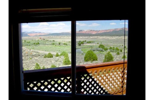 Panguitch Cabin | Top-Rated Bryce Canyon Deluxe Private Yurt for Families