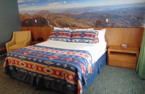 Bryce Canyon Cabin | Discover Bryce Canyon Resort: Pet-Friendly with Pool & Views