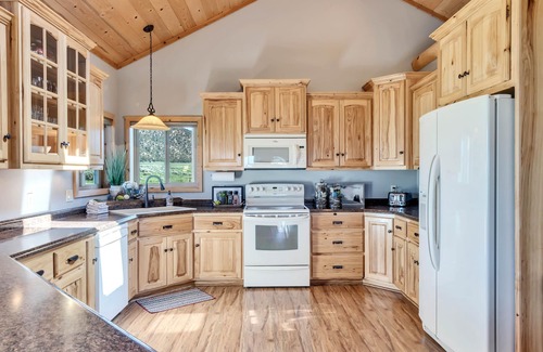 Panguitch Cabin | Unforgettable Bryce Canyon Retreat with Breathtaking Views