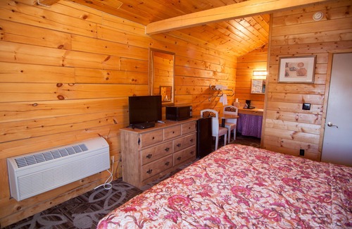 Panguitch Hotel | Cozy Bryce Gateway Inn Cabins with Family-Friendly Amenities