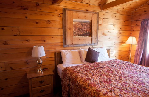 Panguitch Hotel | Cozy Bryce Gateway Inn Cabins with Family-Friendly Amenities
