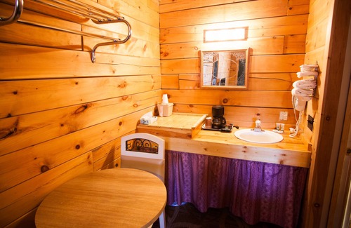 Panguitch Hotel | Cozy Bryce Gateway Inn Cabins with Family-Friendly Amenities