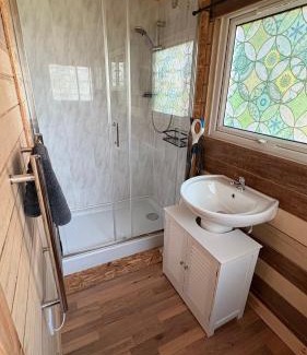 Port Talbot Cabin | Discover Bryn Bettws Lodge: Pet-Friendly Retreat with High Ratings