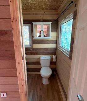 Port Talbot Cabin | Discover Bryn Bettws Lodge: Pet-Friendly Retreat with High Ratings