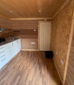 Port Talbot Cabin | Discover Bryn Bettws Lodge: Pet-Friendly Retreat with High Ratings