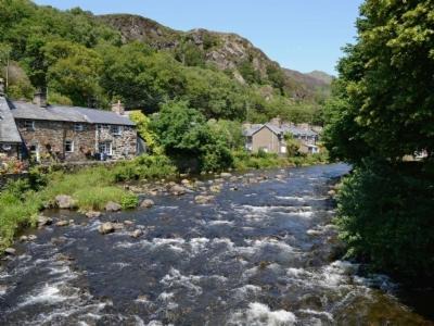 Beddgelert House | Pet-Friendly Retreat at Bryn Cilio - 4 Star Rated Haven