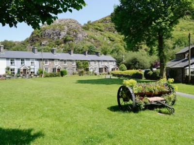 Beddgelert House | Pet-Friendly Retreat at Bryn Cilio - 4 Star Rated Haven