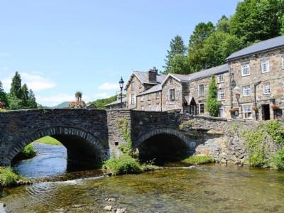 Beddgelert House | Pet-Friendly Retreat at Bryn Cilio - 4 Star Rated Haven