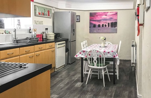 Rhos on Sea Cottage | Cozy 4 Bedroom Retreat in Rhos-on-Sea with Ocean Views
