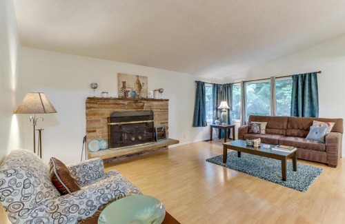 Bryn Mawr-Skyway House | Family-Friendly Stay at Bryn Mawr Haven Awaits You