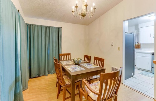Bryn Mawr-Skyway House | Family-Friendly Stay at Bryn Mawr Haven Awaits You