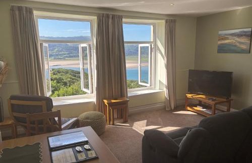 Barmouth Apartment | Exceptional Bryn Melyn Apartments with Breakfast & Child Care