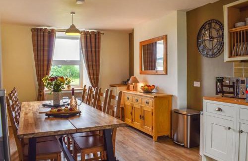 Bala House | Pet-Friendly Bryn Melyn - Highly Rated 4-Star Getaway