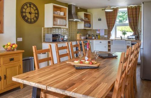 Bala House | Pet-Friendly Bryn Melyn - Highly Rated 4-Star Getaway
