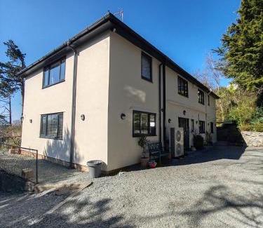 Barmouth House | Discover Bryn Mynach: Guest Rated 9.4/10 for Comfort