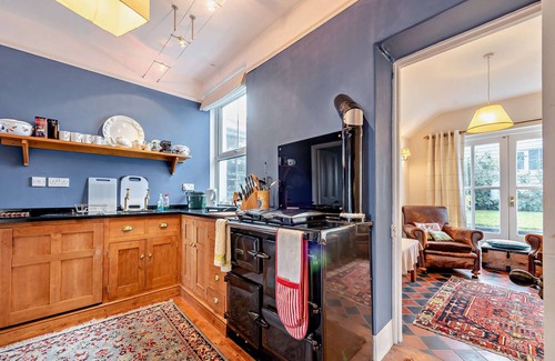 Aberaeron House | Family-Friendly Brynamlwg House with Kitchen & Pet Access