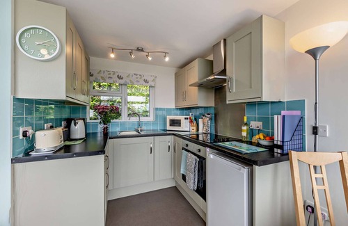 Bryn-crug House | Discover Bryncrug Hidden Gem - Cozy One Bedroom Retreat
