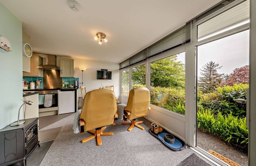 Bryn-crug House | Discover Bryncrug Hidden Gem - Cozy One Bedroom Retreat