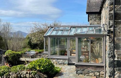 Dinas House | Discover Bryncynan Fawr Farmhouse: 4-Star Family Retreat