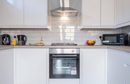 Newport House | Discover Brynglas House with Family-Friendly Amenities
