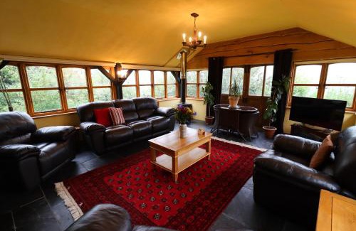 Brechfa House | Pet-Friendly Retreat at Bryngolau - Rated 9/10 by Guests