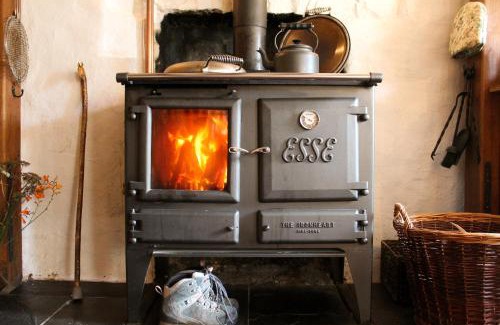 Brechfa House | Pet-Friendly Retreat at Bryngolau - Rated 9/10 by Guests