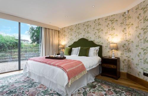 St Martins House | Bryngwilla Gate Lodge
