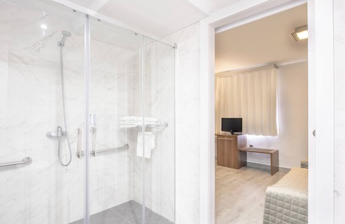 Albolote Hotel | Inviting Stay at BS Príncipe Felipe with Spa & Breakfast