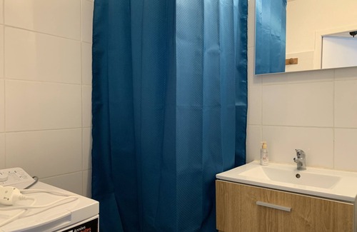 Quartier Chorier-Berriat Apartment | Discover The Ingenious Blue: Pet-Friendly & Family Ready!