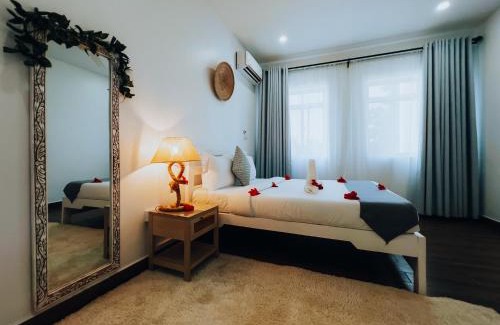 Tunguu Apartment | Cozy BT Seaside Cottages: Oceanfront Stay with Pool Access