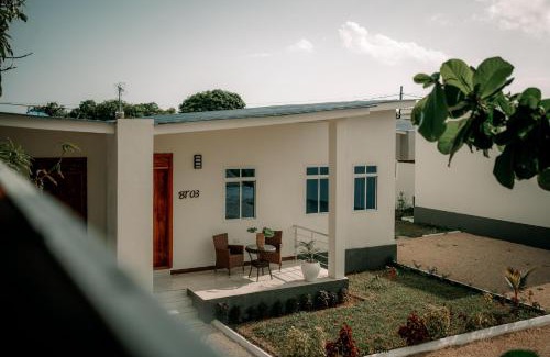 Tunguu Apartment | Cozy BT Seaside Cottages: Oceanfront Stay with Pool Access