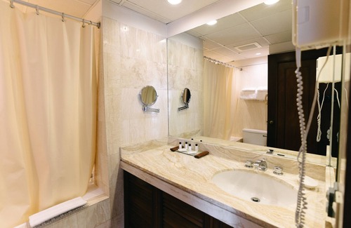 Sector 1 Hotel | Comfortable BTH Hotel Lima Golf with Spa and Family Amenities