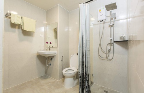 Nana Apartment | Comfortable BTS Nana: 1-Bedroom with Kitchen & Free Wifi