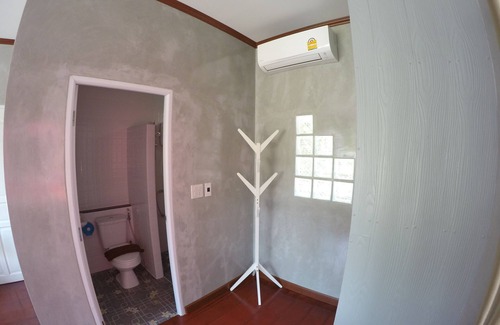 Pak Khlong Hotel | Cozy Bua Villa with Restaurant and Family-Friendly Amenities