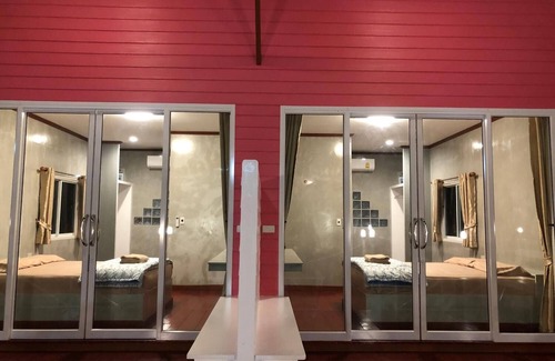 Pak Khlong Hotel | Cozy Bua Villa with Restaurant and Family-Friendly Amenities