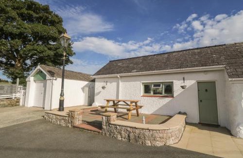 Llanrug House | Inviting Buarthau Cottage: Top-Rated, Family & Pet Friendly