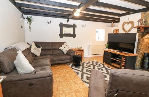 Llanrug House | Inviting Buarthau Cottage: Top-Rated, Family & Pet Friendly