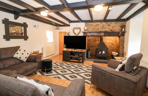Llanrug House | Inviting Buarthau Cottage: Top-Rated, Family & Pet Friendly
