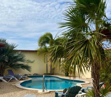 Oranjestad House | Discover Kamerlingh Villa: Rated 9/10 with Pool & Kitchen