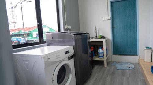 Semporna House | Guest Rated 10/10 at Bubble House Semporna with Kitchen