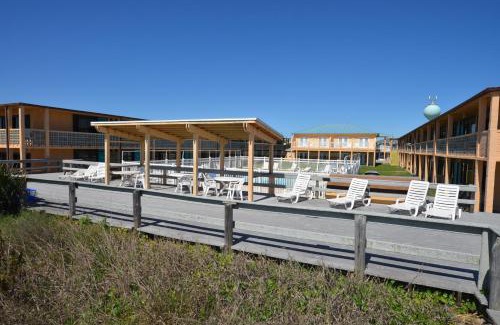 St. George Island Hotel | Oceanfront Retreat at Buccaneer Inn with Pool & Pet-Friendly
