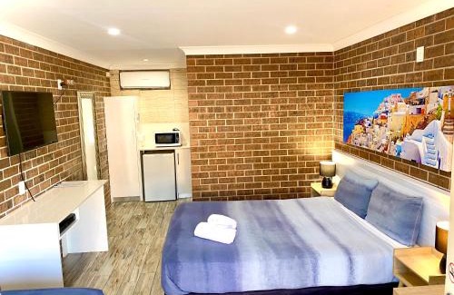 Long Jetty Hotel | Discover Buccaneer Motel: Pet-Friendly Retreat with Top Amenities