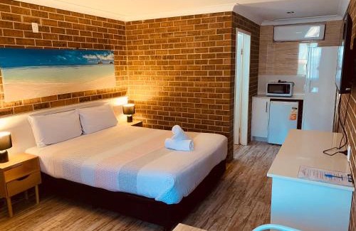 Long Jetty Hotel | Discover Buccaneer Motel: Pet-Friendly Retreat with Top Amenities